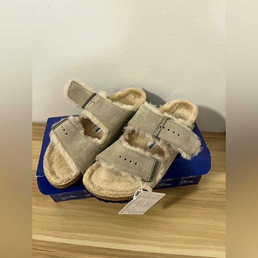 Arizona Shearling
Suede Leather - Picture 7 of 7